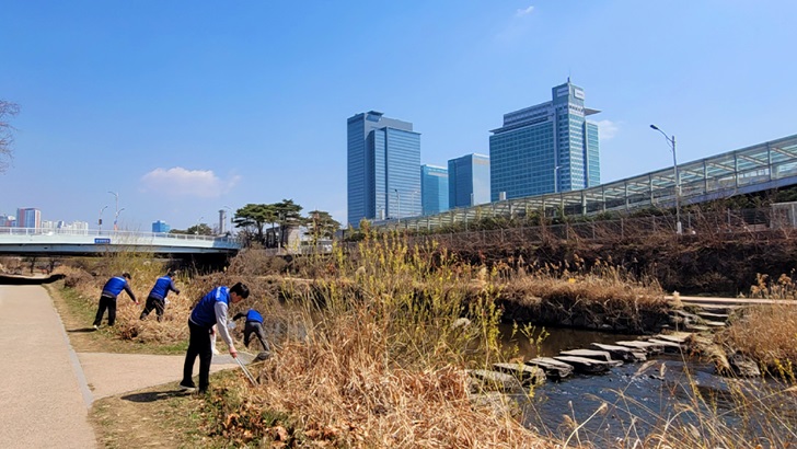 [Photo] Samsung Employees Around the World Participate in Water Conservation Activities on World Water Day – Samsung Global Newsroom